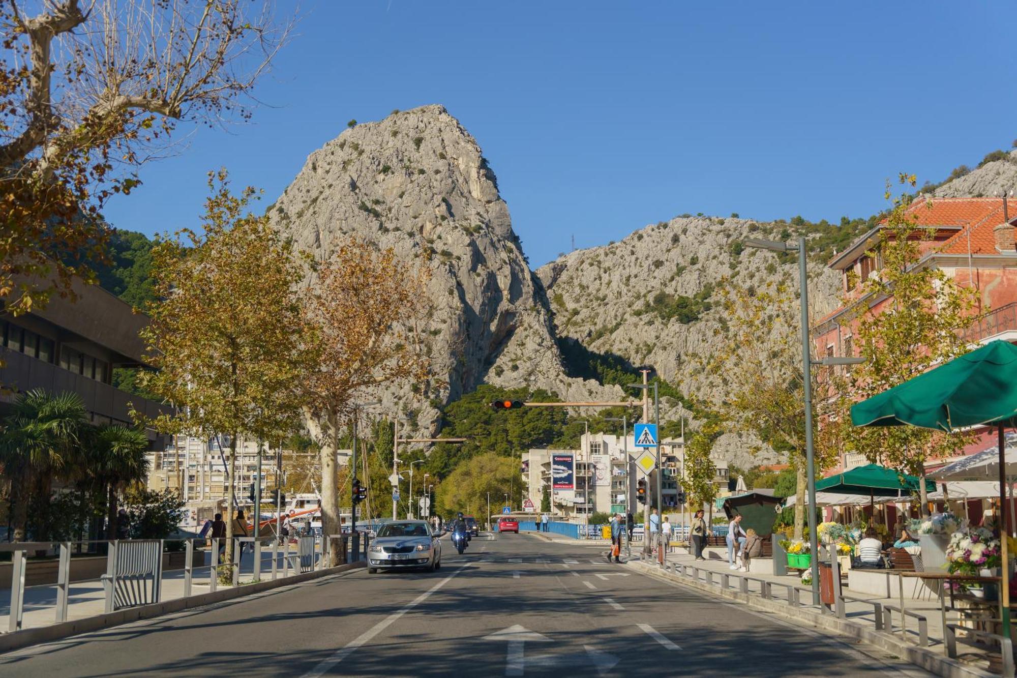 Sunny Apartment Omiš Buitenkant foto