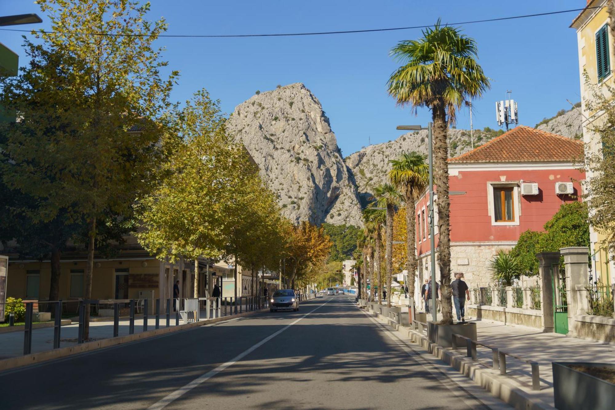 Sunny Apartment Omiš Buitenkant foto